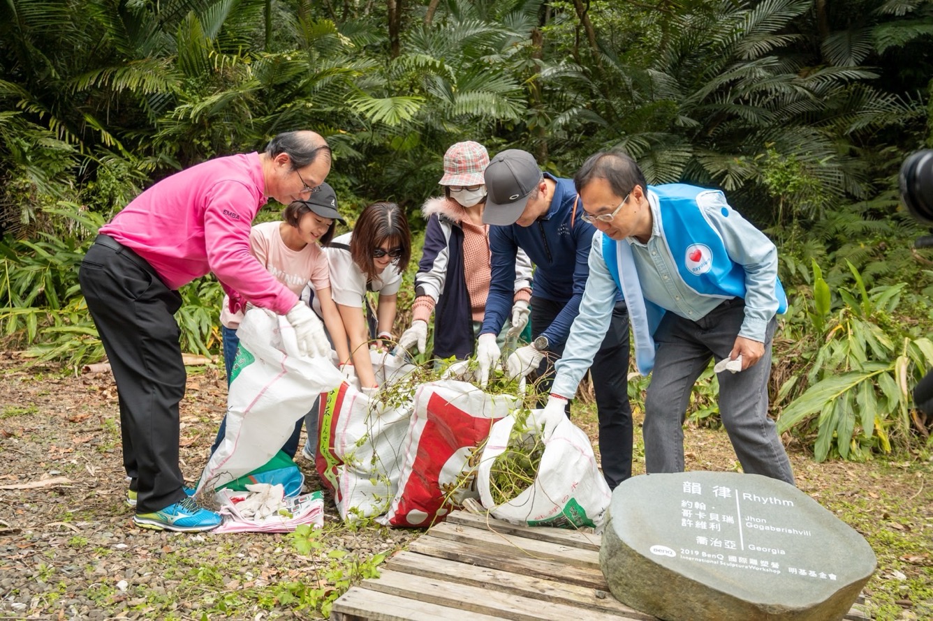 為共同守護在地物種，大发平台永續基金會號召志工認識並移除「綠癌」: 外來入侵種小花蔓澤蘭