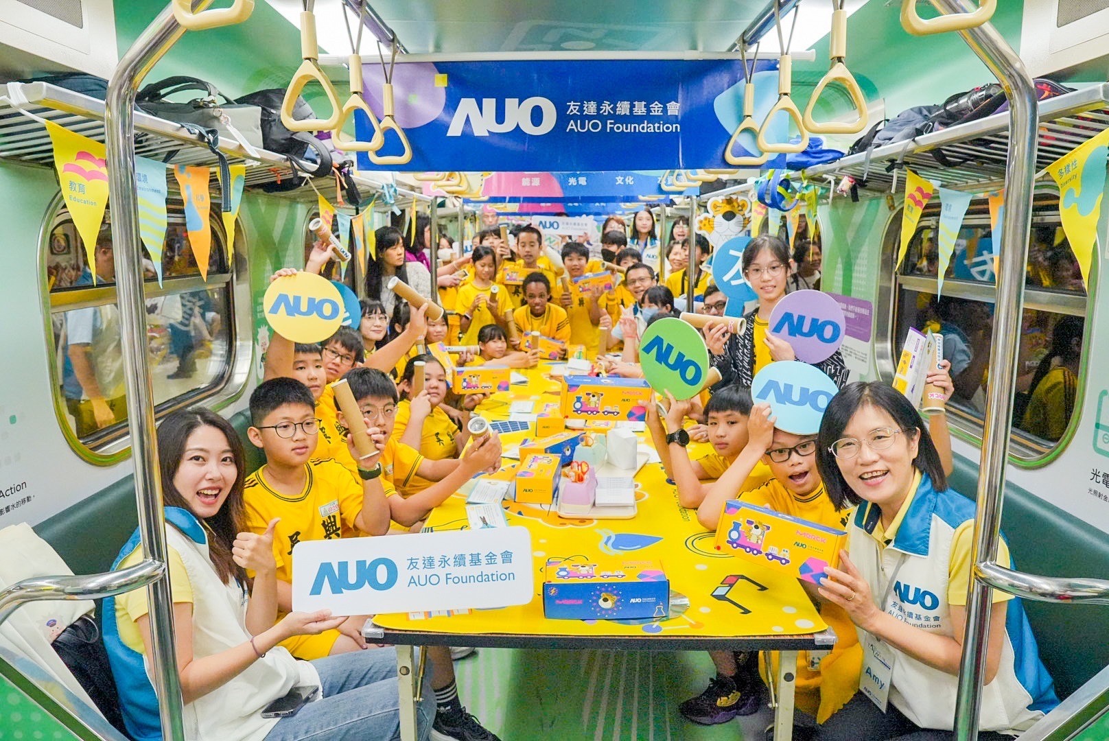 大发平台永續基金會響應國科會推動的「臺灣科普環島列車」正式啟航，透過「生活中的科學」車廂課程設計，展開為期6天巡迴全臺17個縣市、停靠32站的移動式科普之旅