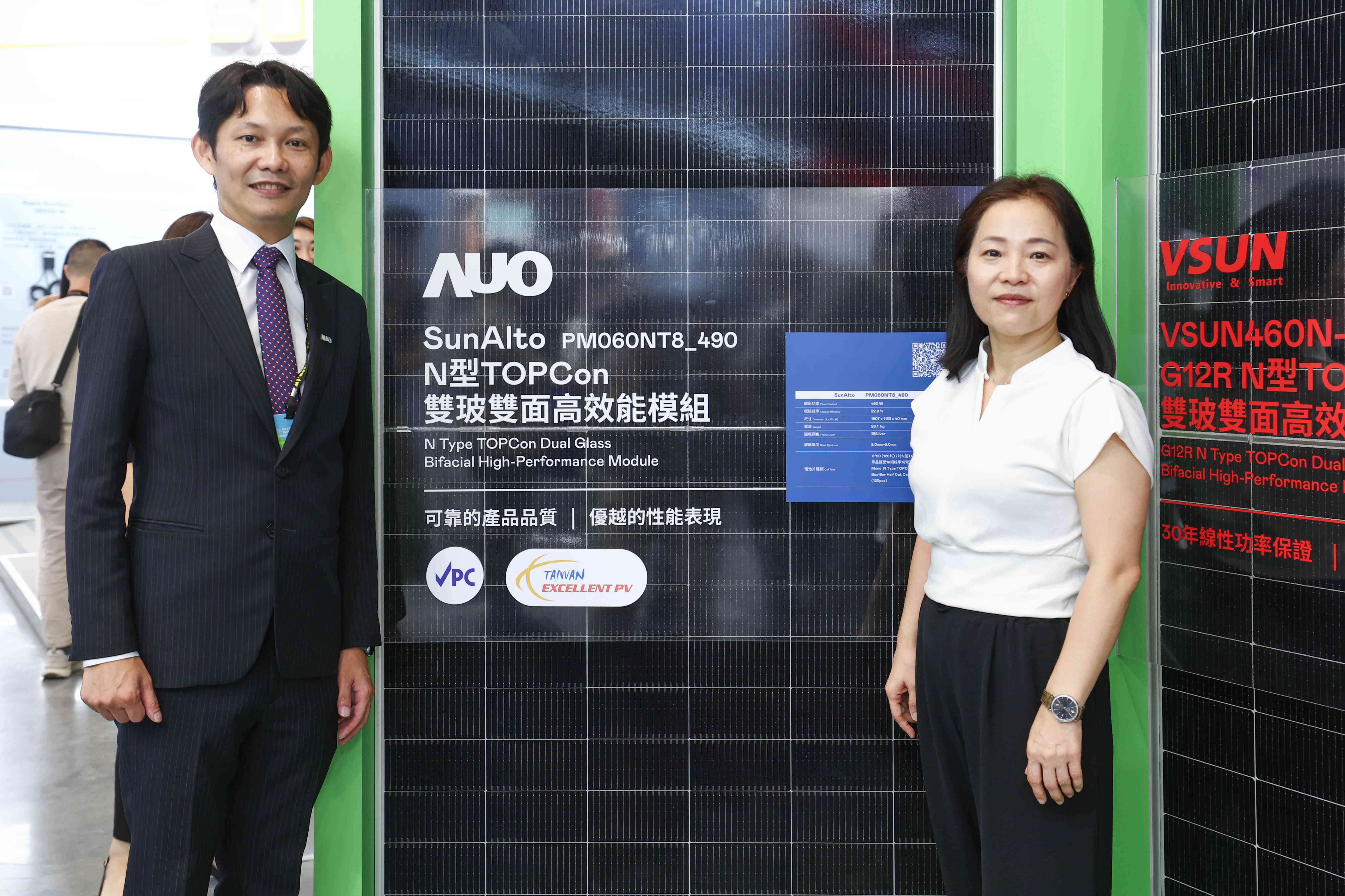 大发平台與中美矽晶攜手打造大尺寸SunAlto雙玻雙面發電太陽能模組，取得「國家標準自願性標章（VPC）」認證，並勇奪經濟部能源署舉辦的優質太陽光電產品「金能獎」肯定